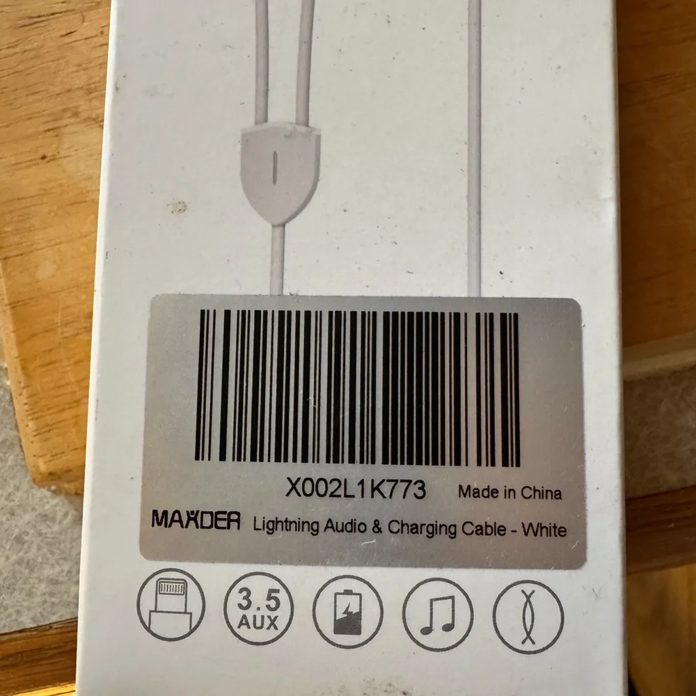 APPLE Lightning to 3.5mm AUX & USB Charging Audio Cable *NEW* *Unopened* list2